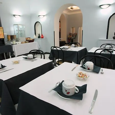 尼斯66号酒店 4*